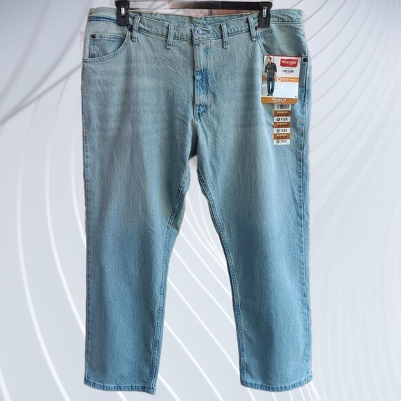 Wrangler Men's Relaxed Fit Jeans with Flex Blue Light Wash Size 44W x 30L - Picture 16 of 16
